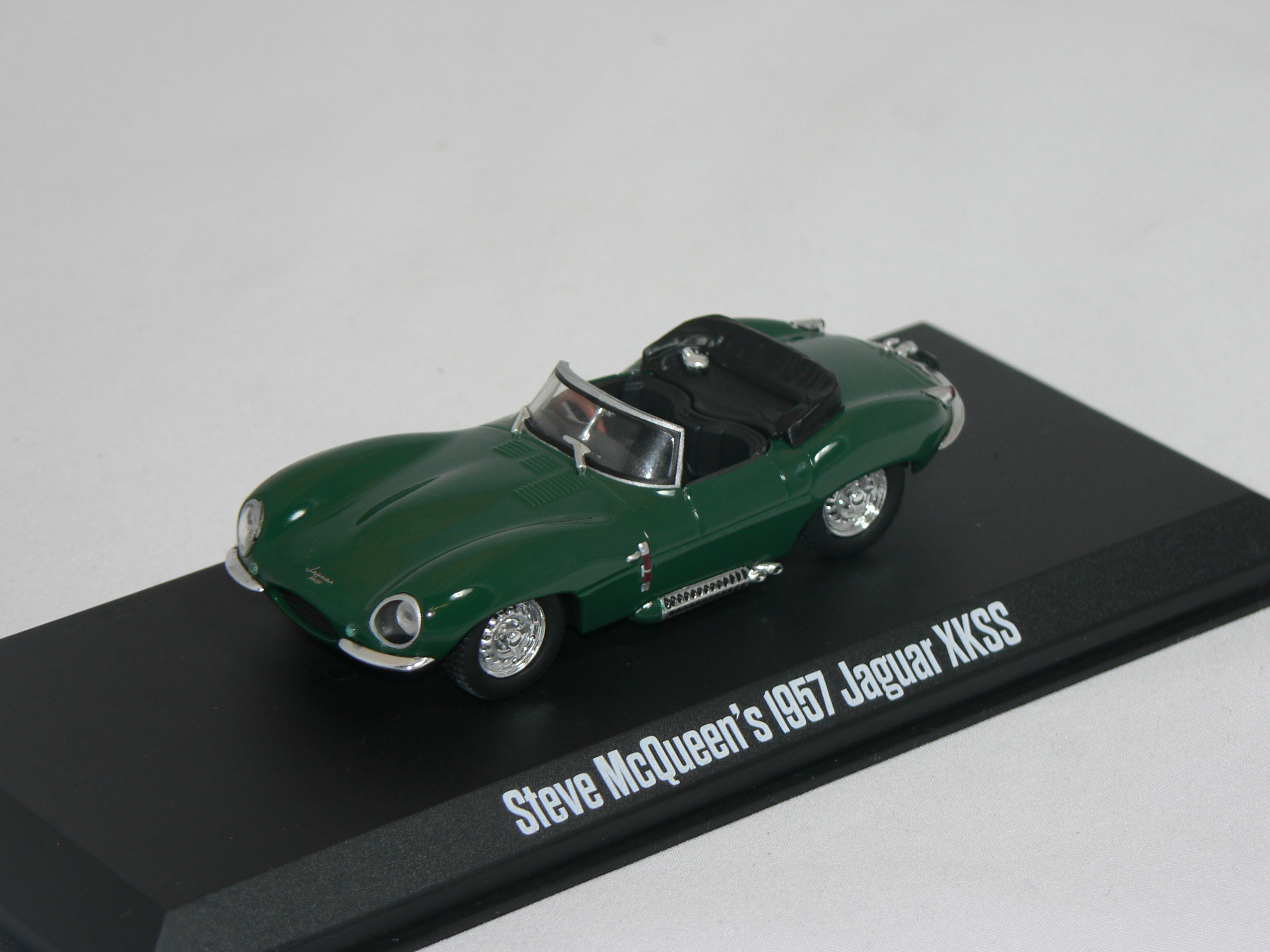 Steve McQueen's Jaguar XKSS -1957 (Steve McQueen FIGUR MEDFÖLJER)   1:43  Greenlight - 3