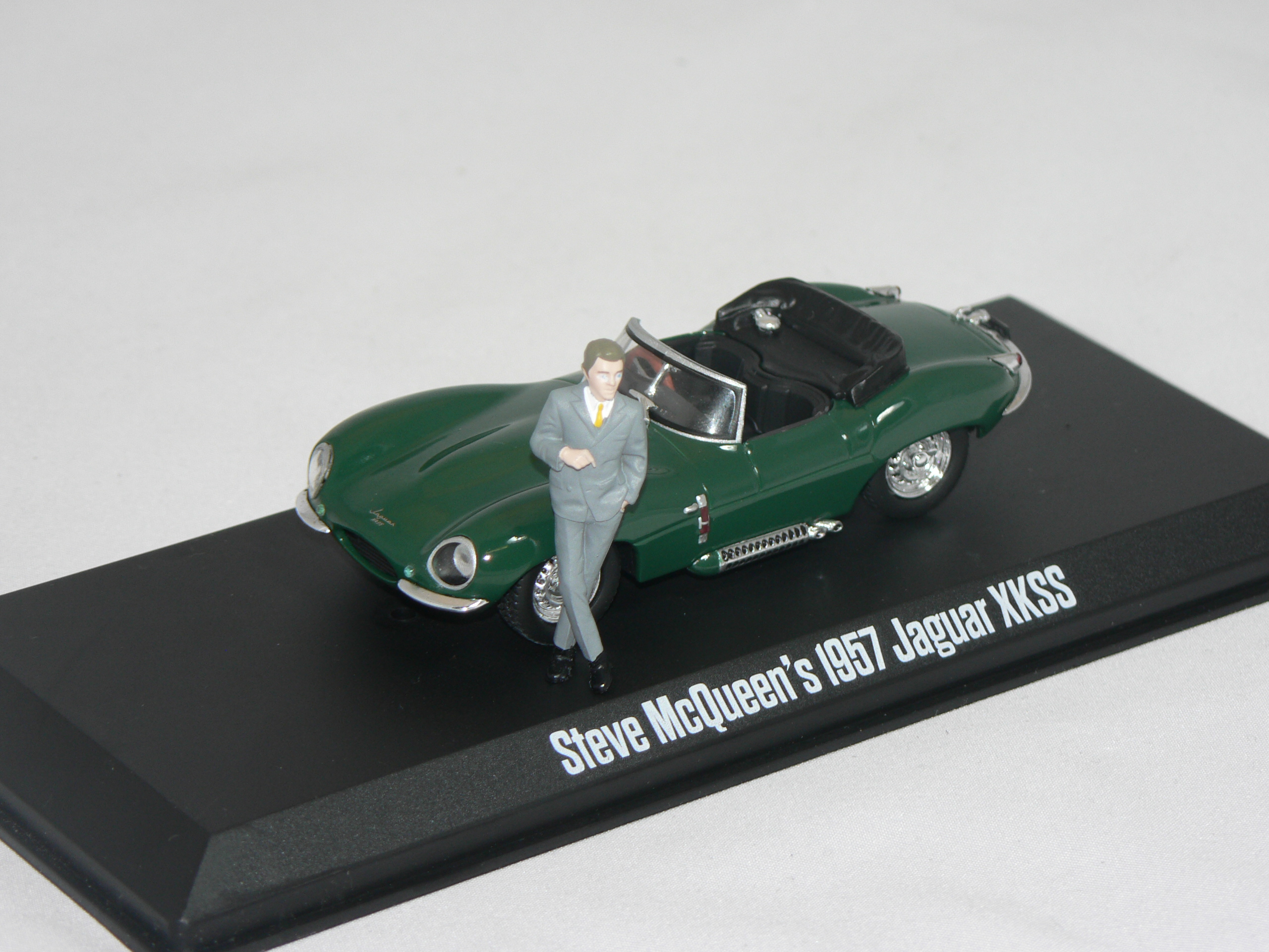 Steve McQueen's Jaguar XKSS -1957 (Steve McQueen FIGUR MEDFÖLJER)   1:43  Greenlight - 2