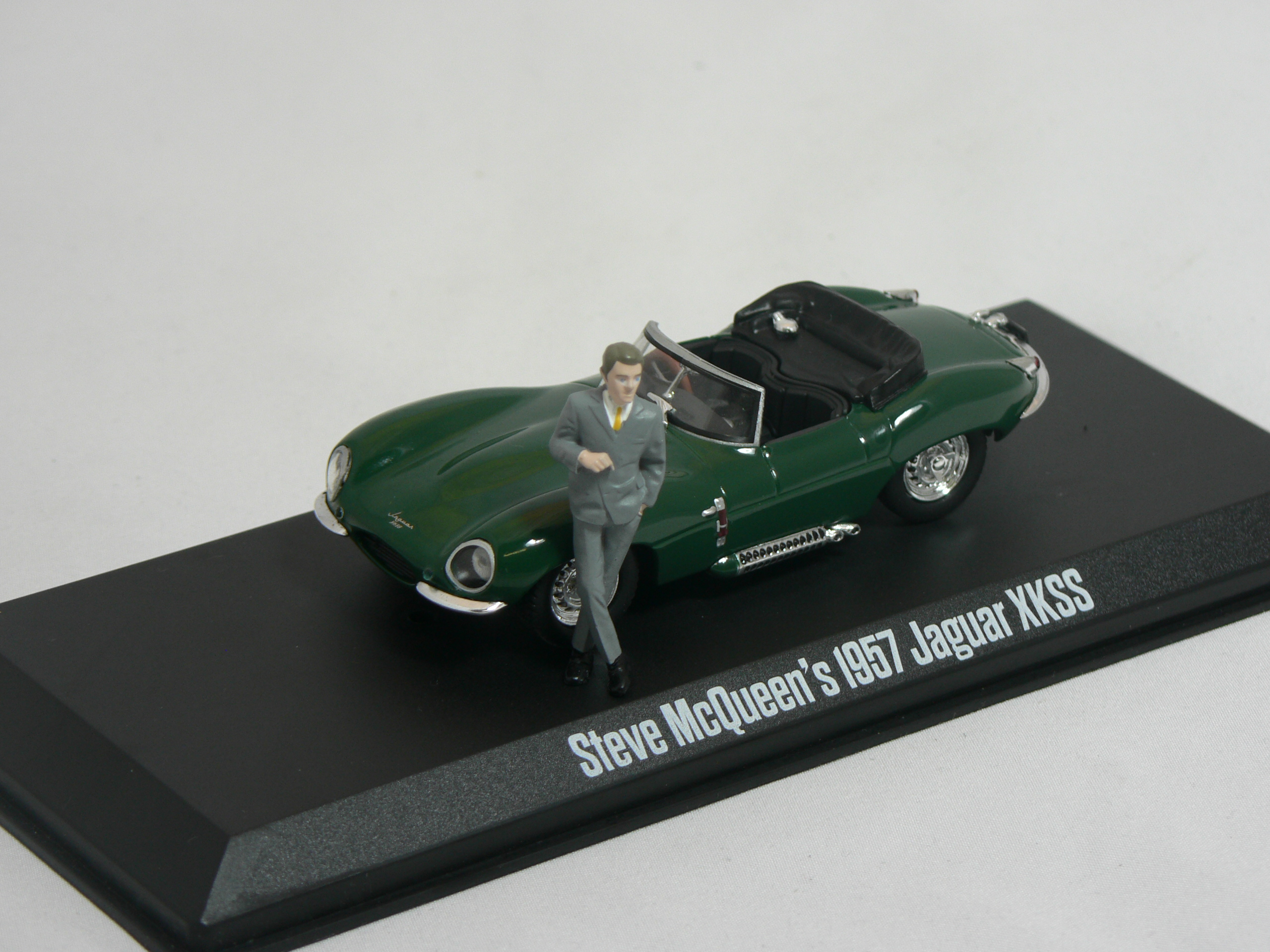 Steve McQueen's Jaguar XKSS -1957 (Steve McQueen FIGUR MEDFÖLJER)   1:43  Greenlight