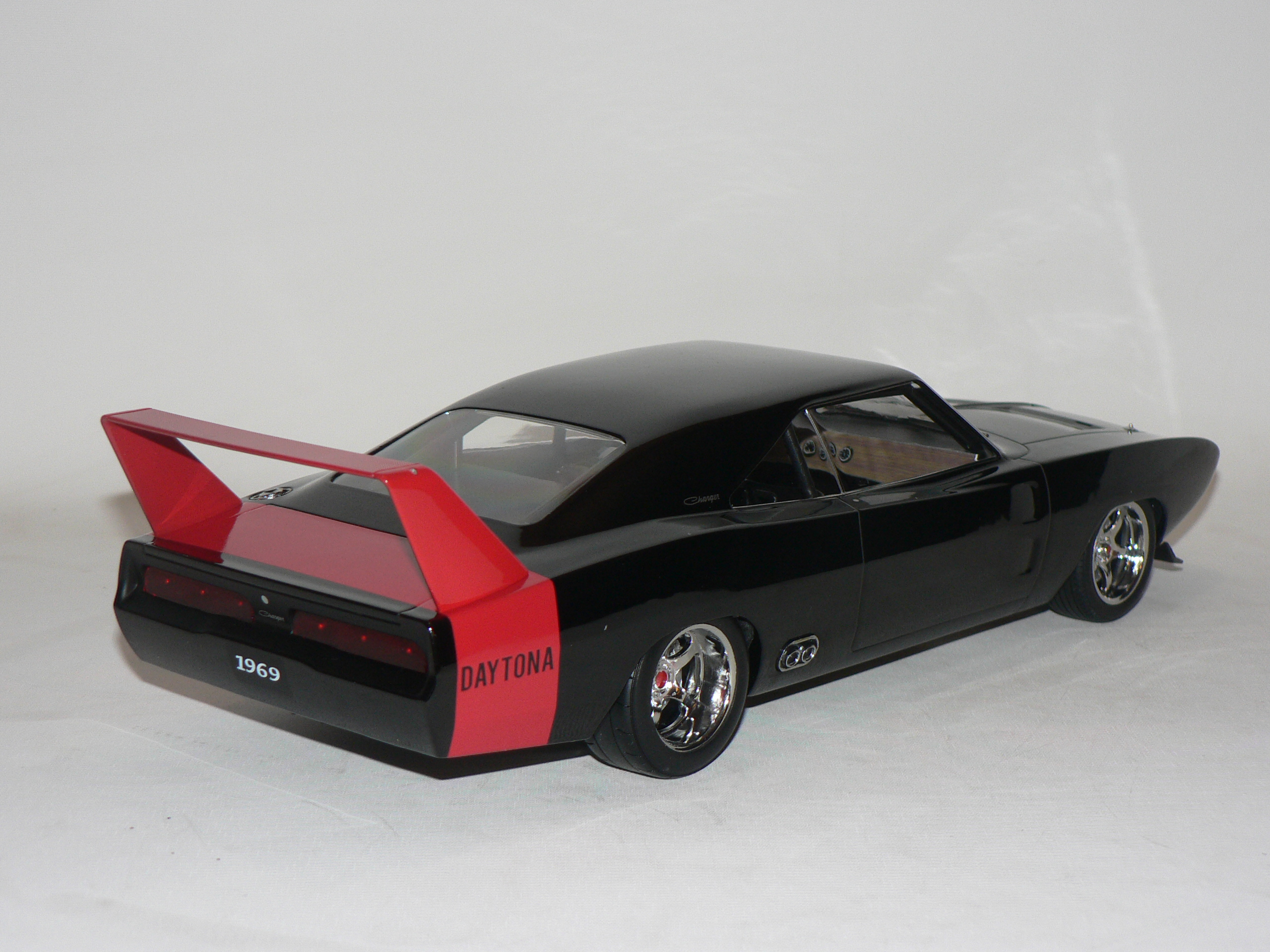 Dodge Charger Daytona Custom  -1969 (Dörr+Huv går ej öppna)  1:18 Greenlight - 2