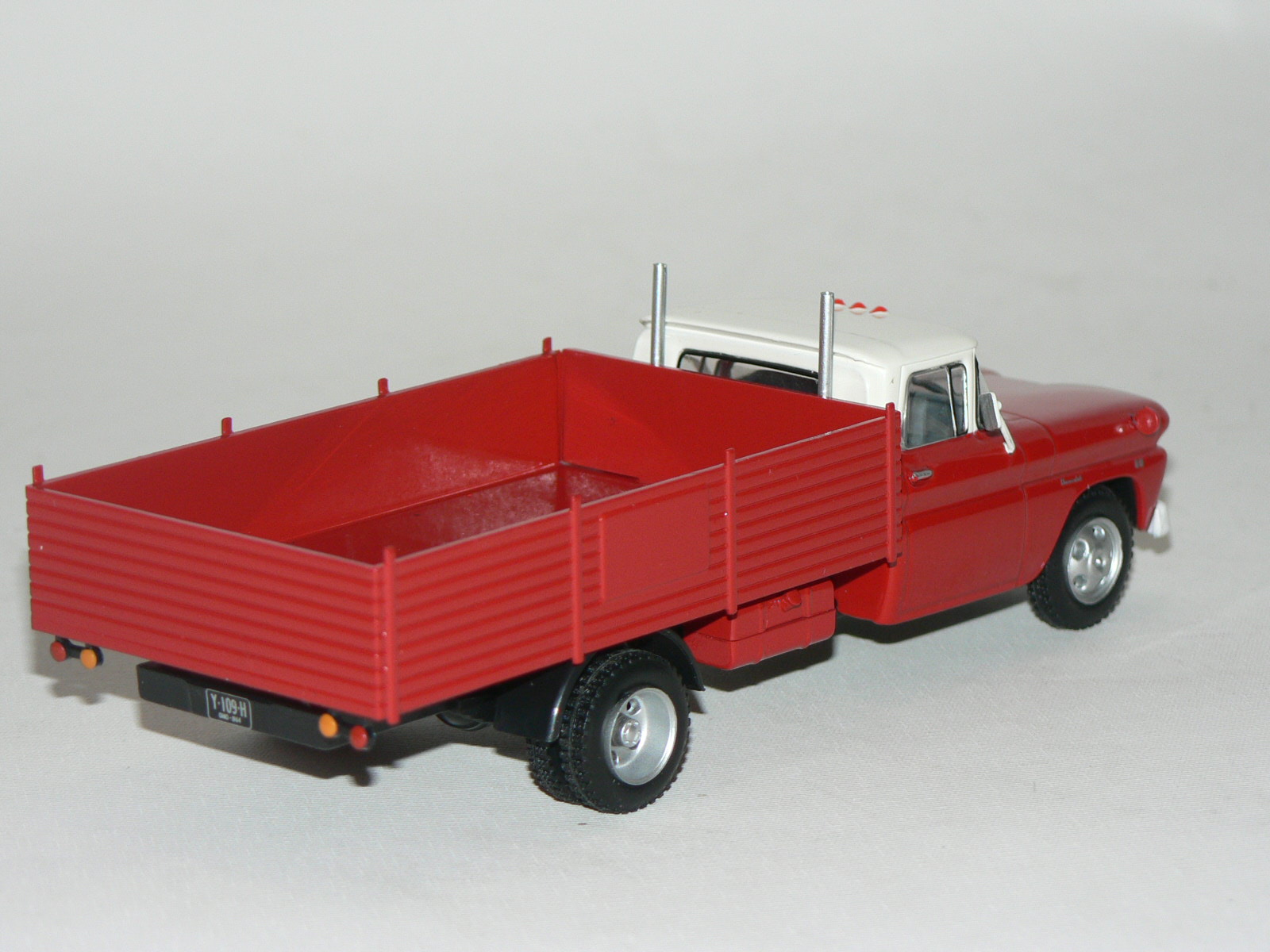 Chevrolet C30 Truck 1961  1:43  Whitebox - 2