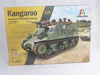 Howitzer M7 Priest Tank (Kangaroo)  1944  1:35 Militär Byggsats Italeri