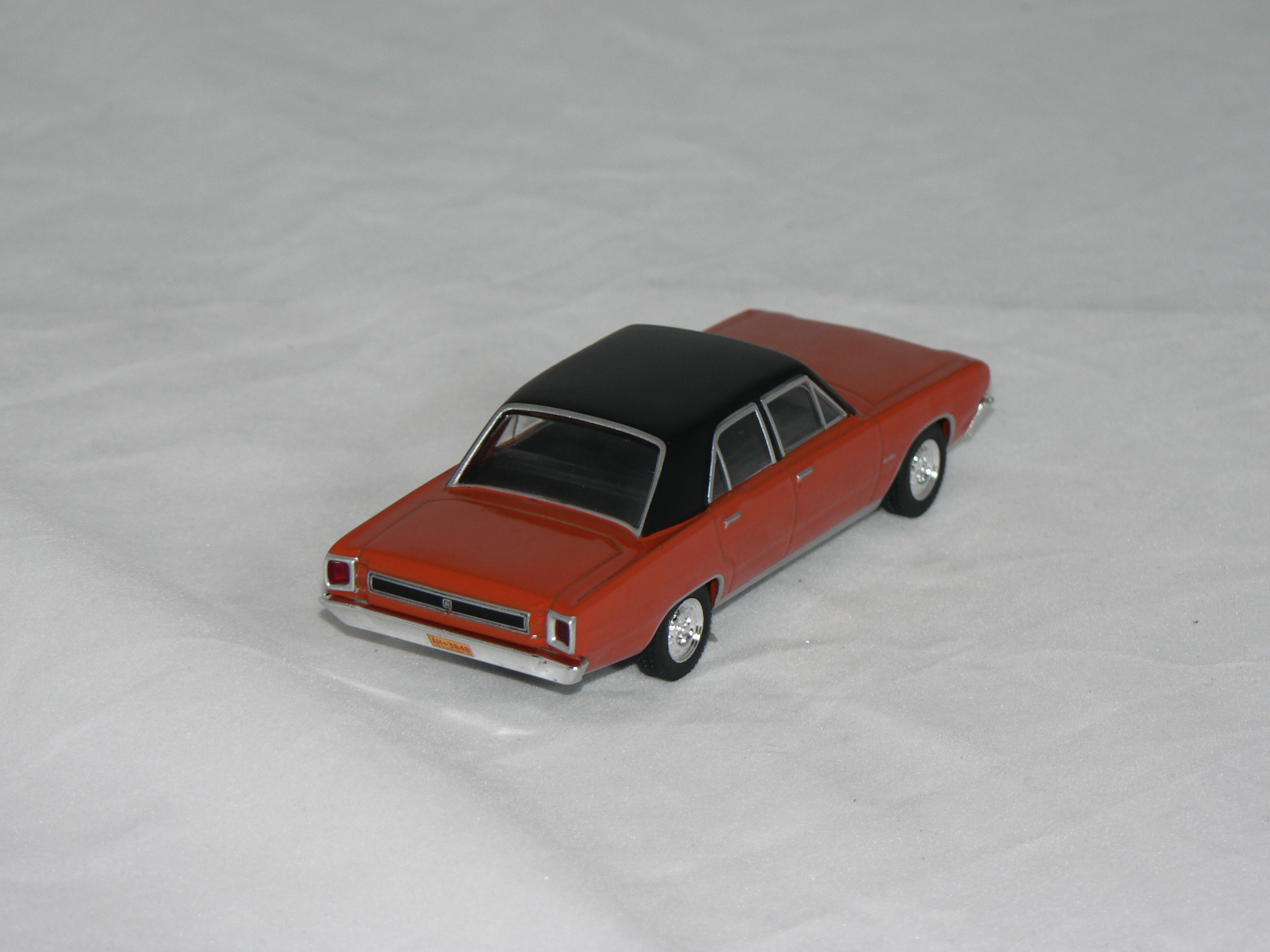 Dodge Charger R/T -1975 (1of 1000pcs)  1:43  Whitebox - 2