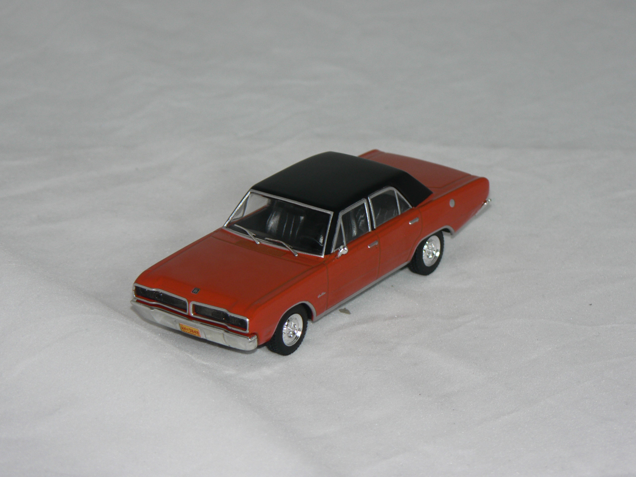 Dodge Charger R/T -1975 (1of 1000pcs)  1:43  Whitebox