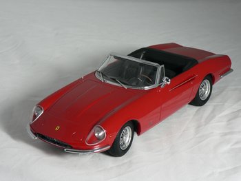 Ferrari 365 California Spyder -1966 (Inget är öppningsbart) Limited Edition 1 of 2250pcs  1:18  KK Scale