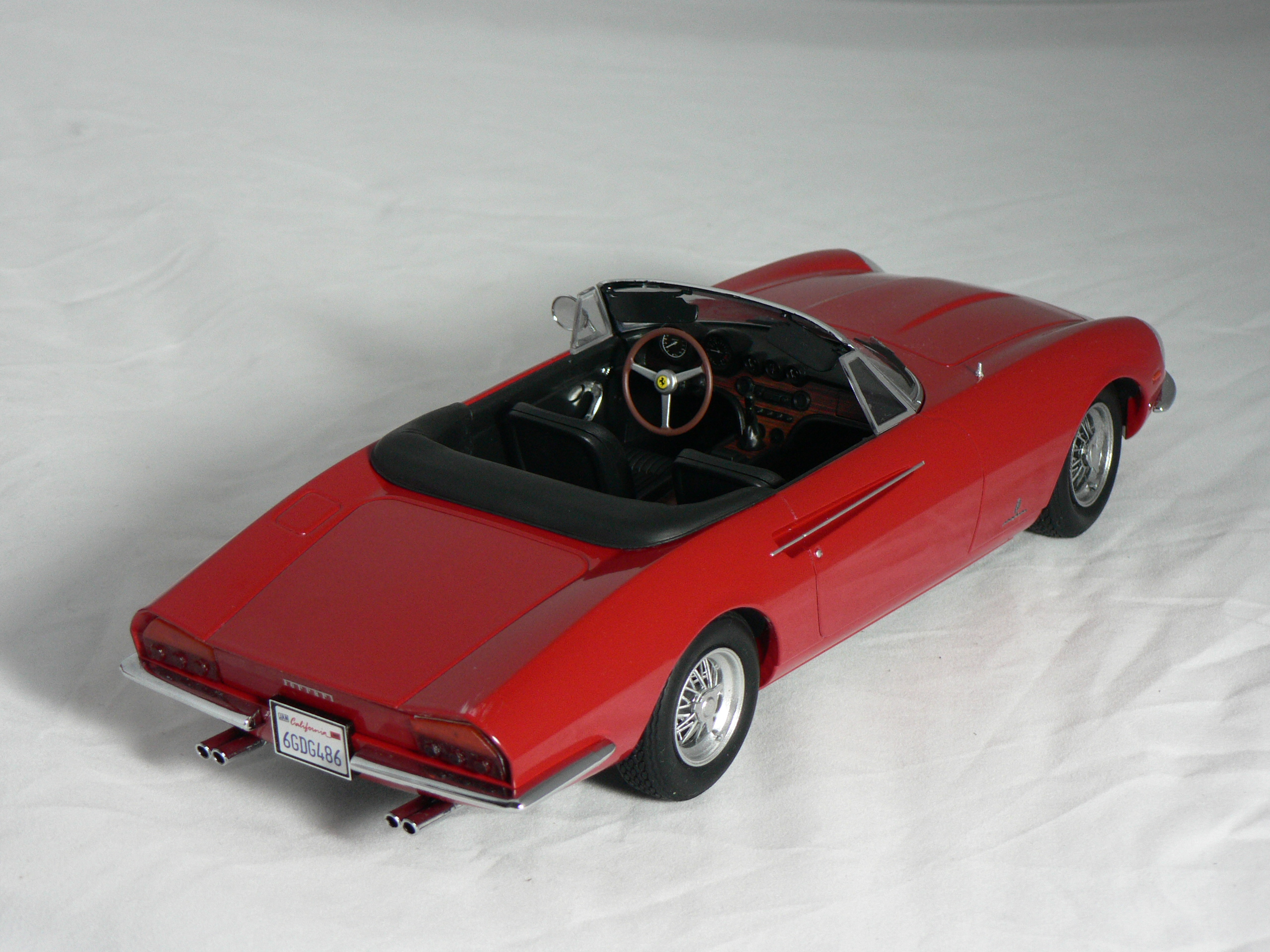 Ferrari 365 California Spyder -1966 (Inget är öppningsbart) Limited Edition 1 of 2250pcs  1:18  KK Scale - 2