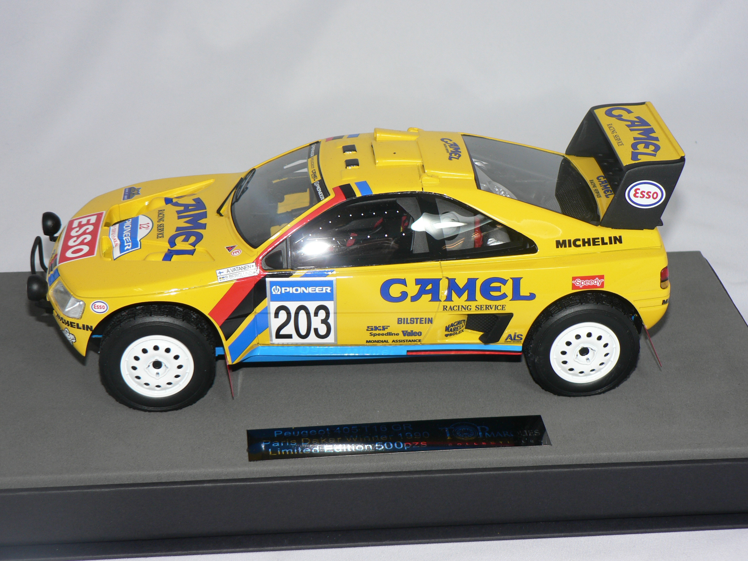 Peugeot 405 GT T-16 (Winner Paris Dakar 1990) A.Vatanen-B.Berglund (INGET ÖPPNINGSBART) Limited Edition 500pce  1:18  Top Marques - 3