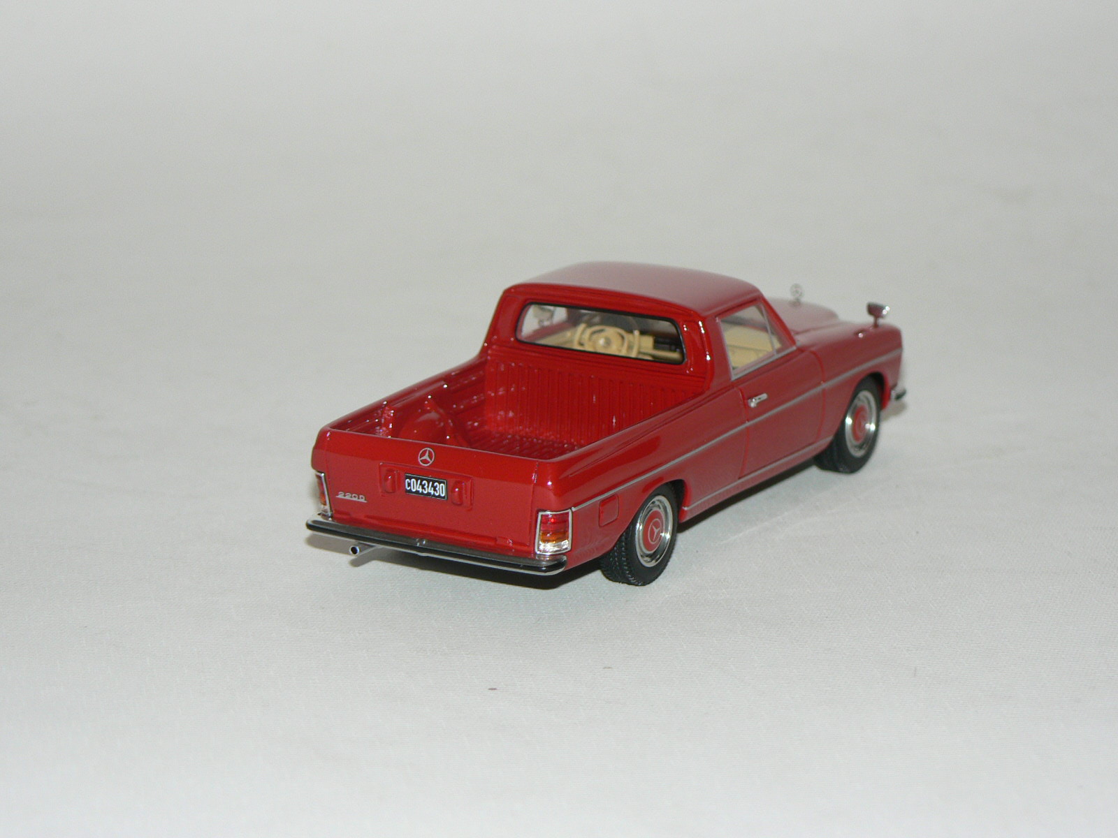 Mercedes Benz 220D Binz (W115) Pick Up Argentina   1:43   Bos Models - 2
