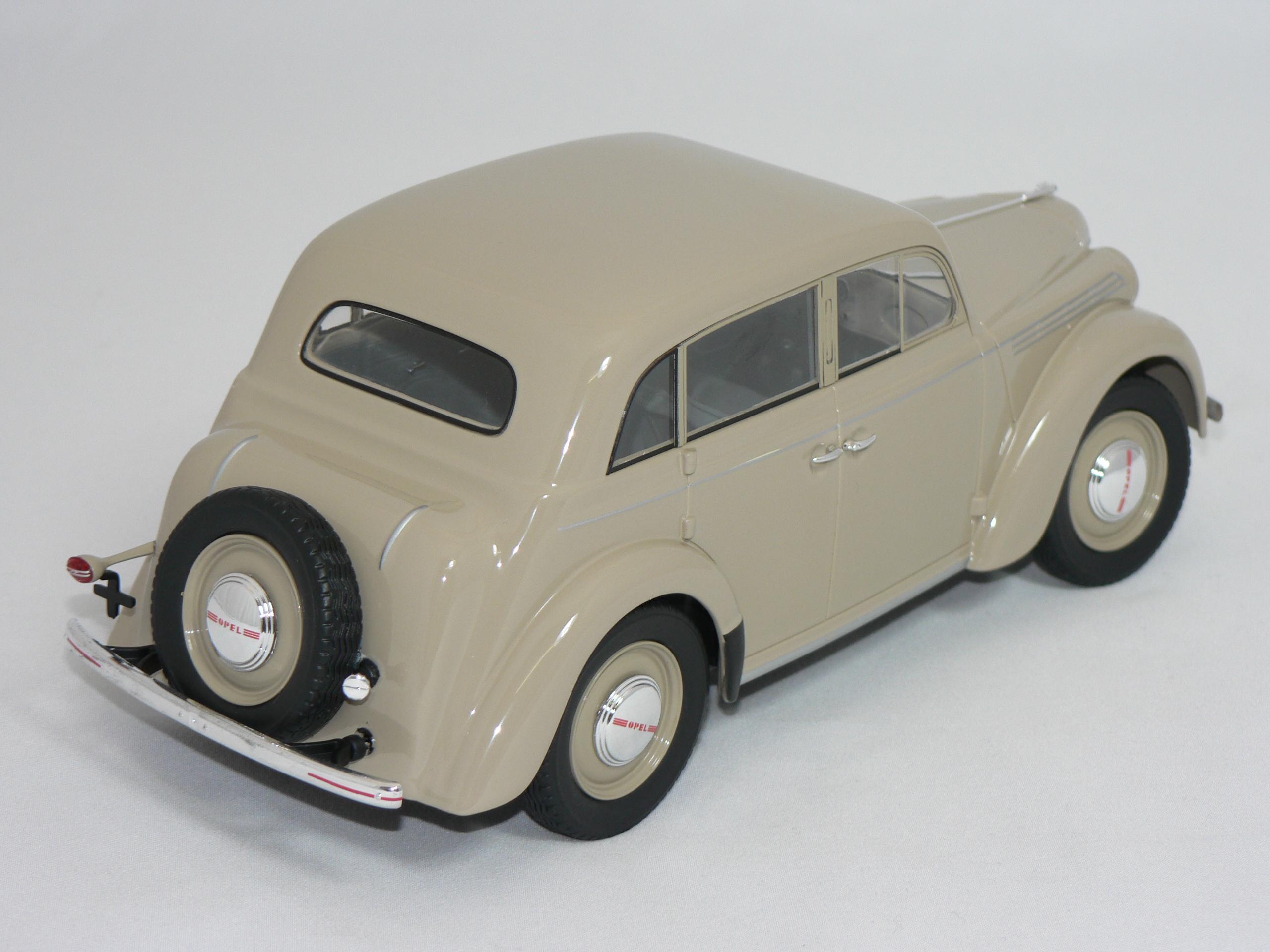 Opel Kadett K38 -1938 (LIMITED EDITION 500PCS) INGET ÖPPNINGSBART  1:18  KK Scale - 2