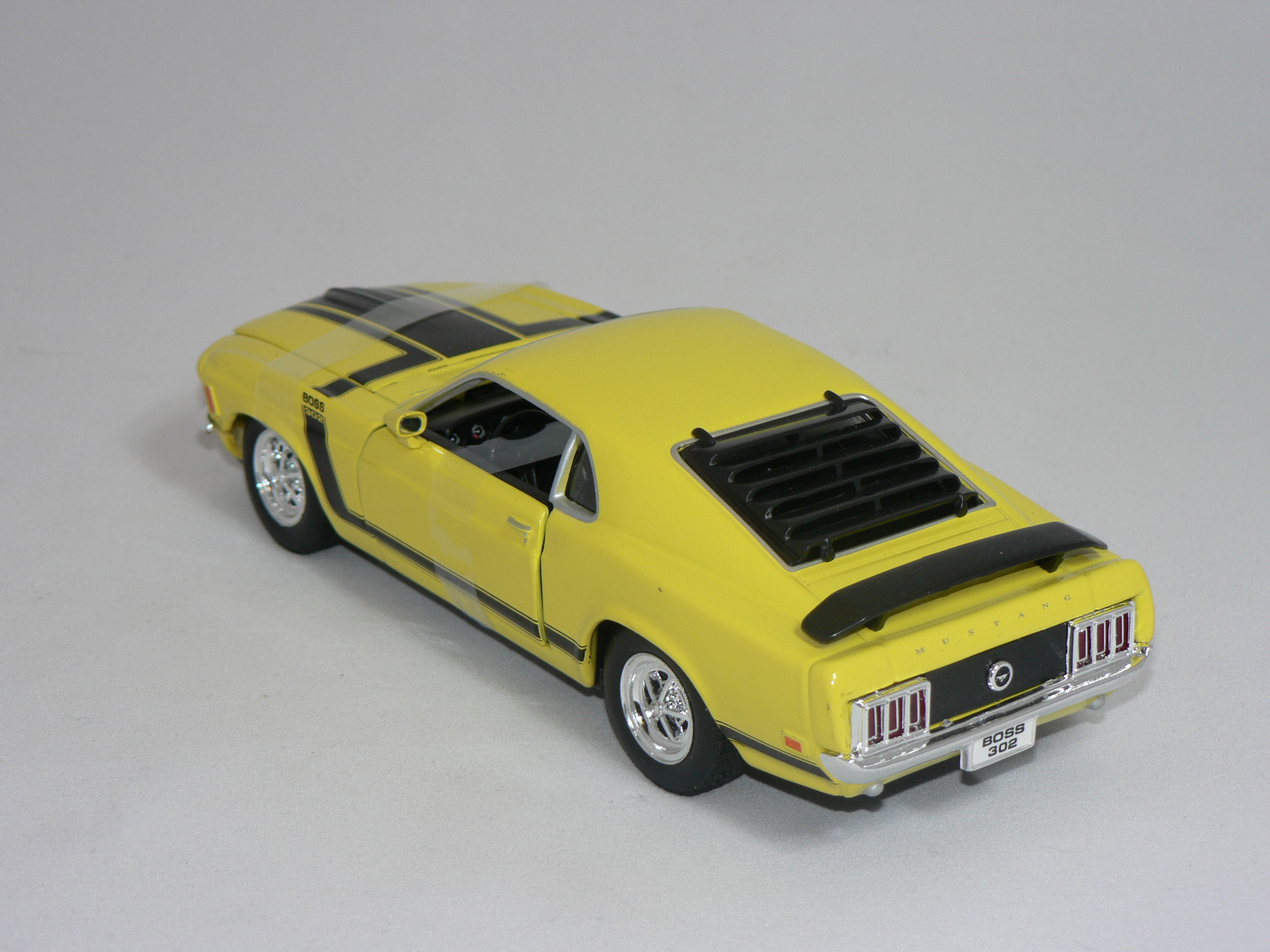 Ford Mustang Boss 302  1970   1:24 Welly - 2