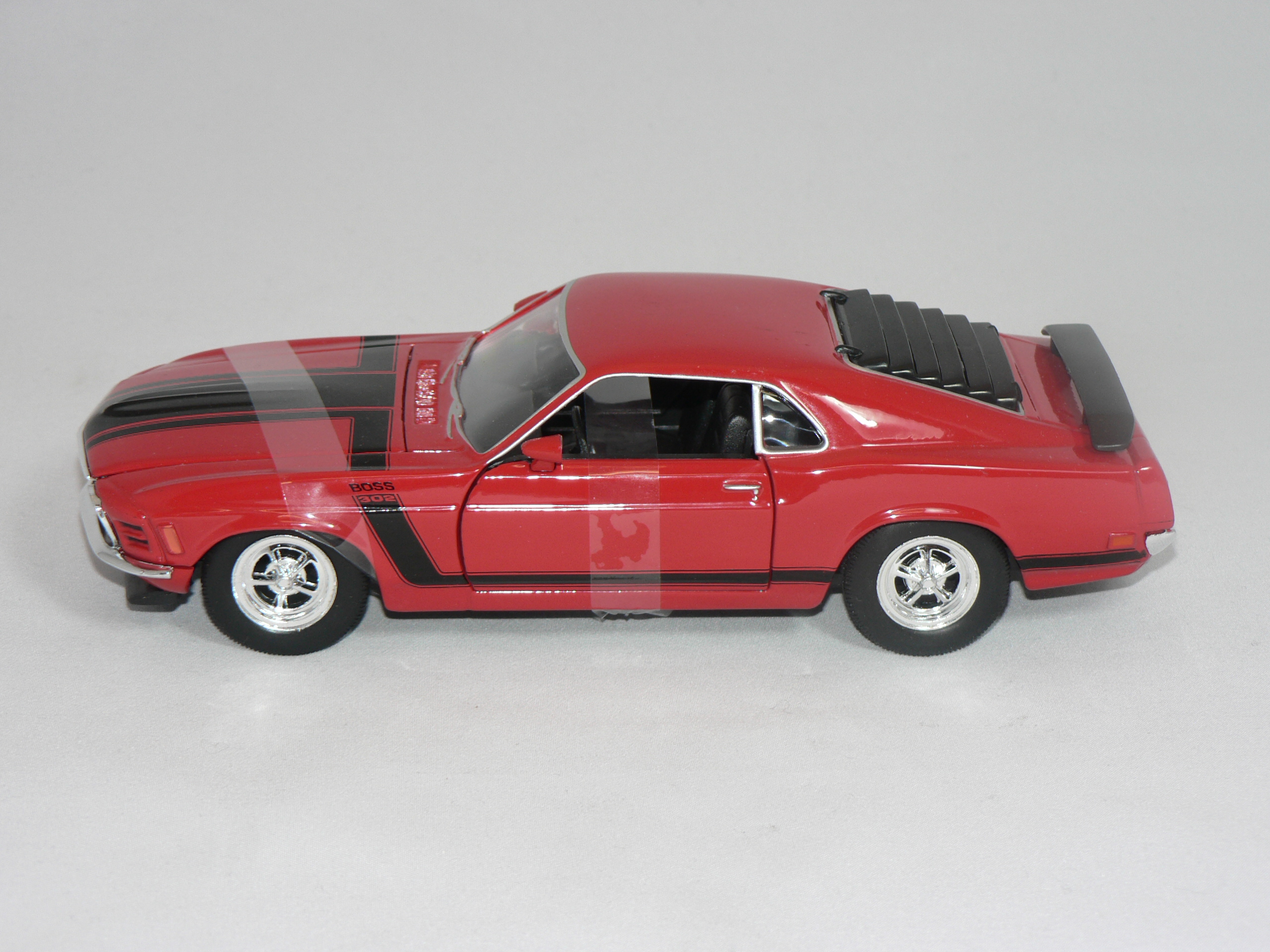 Ford Mustang Boss 302  1970  1:24 Welly - 3
