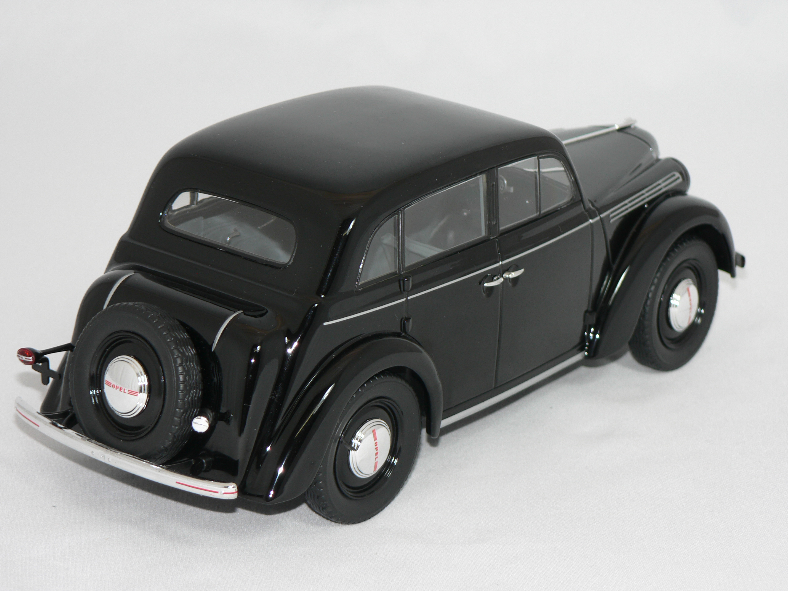 Opel Kadett K38 -1938 (LIMITED EDITION 500PCS) INGET ÖPPNINGSBART  1:18  KK Scale - 2