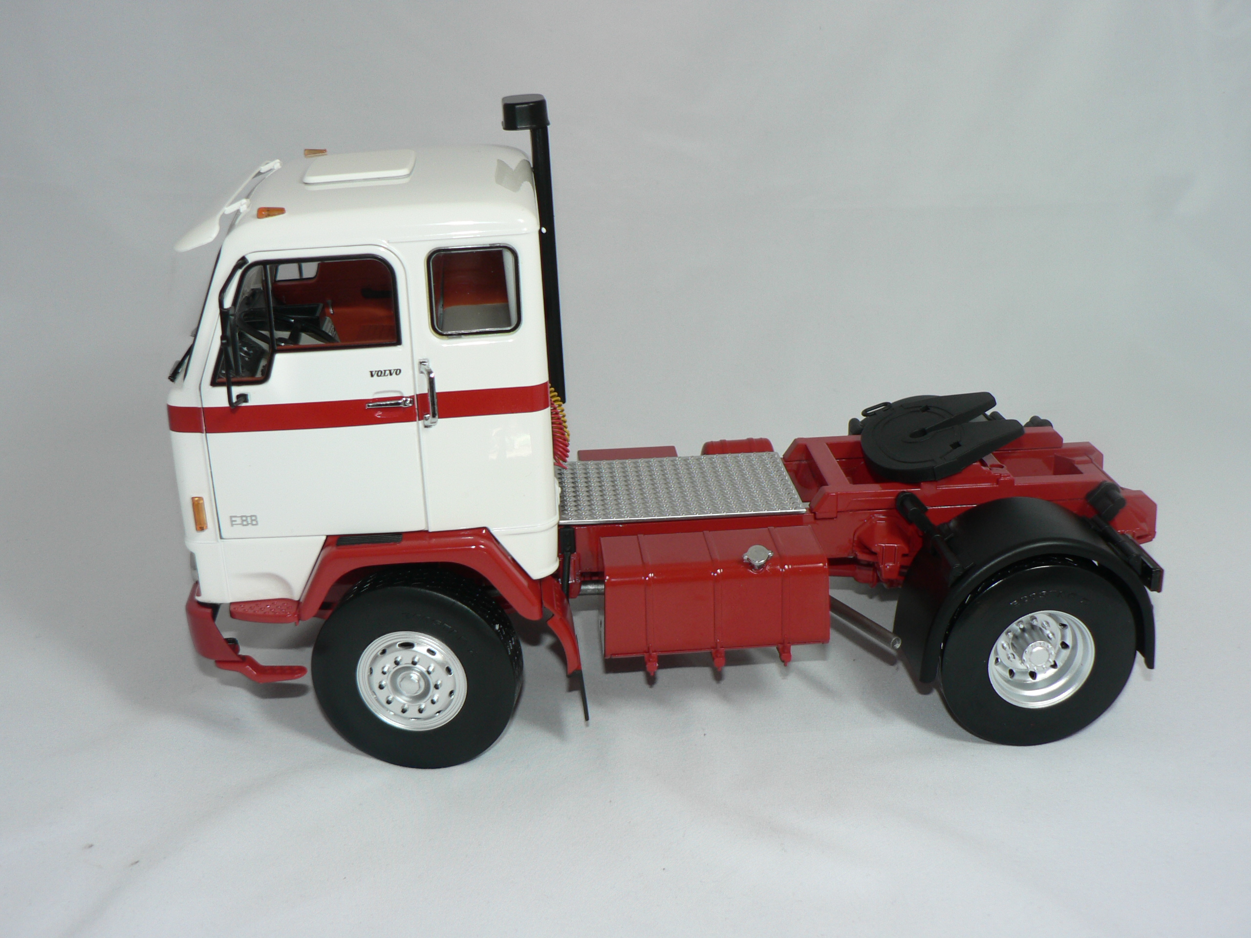 Volvo F 88   ( 1971 )  1:18   MCG - 2