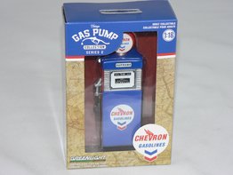 Bensinpump -1951 (CHEVRON GASOLINES) Serie 2  1:18 Greenlight