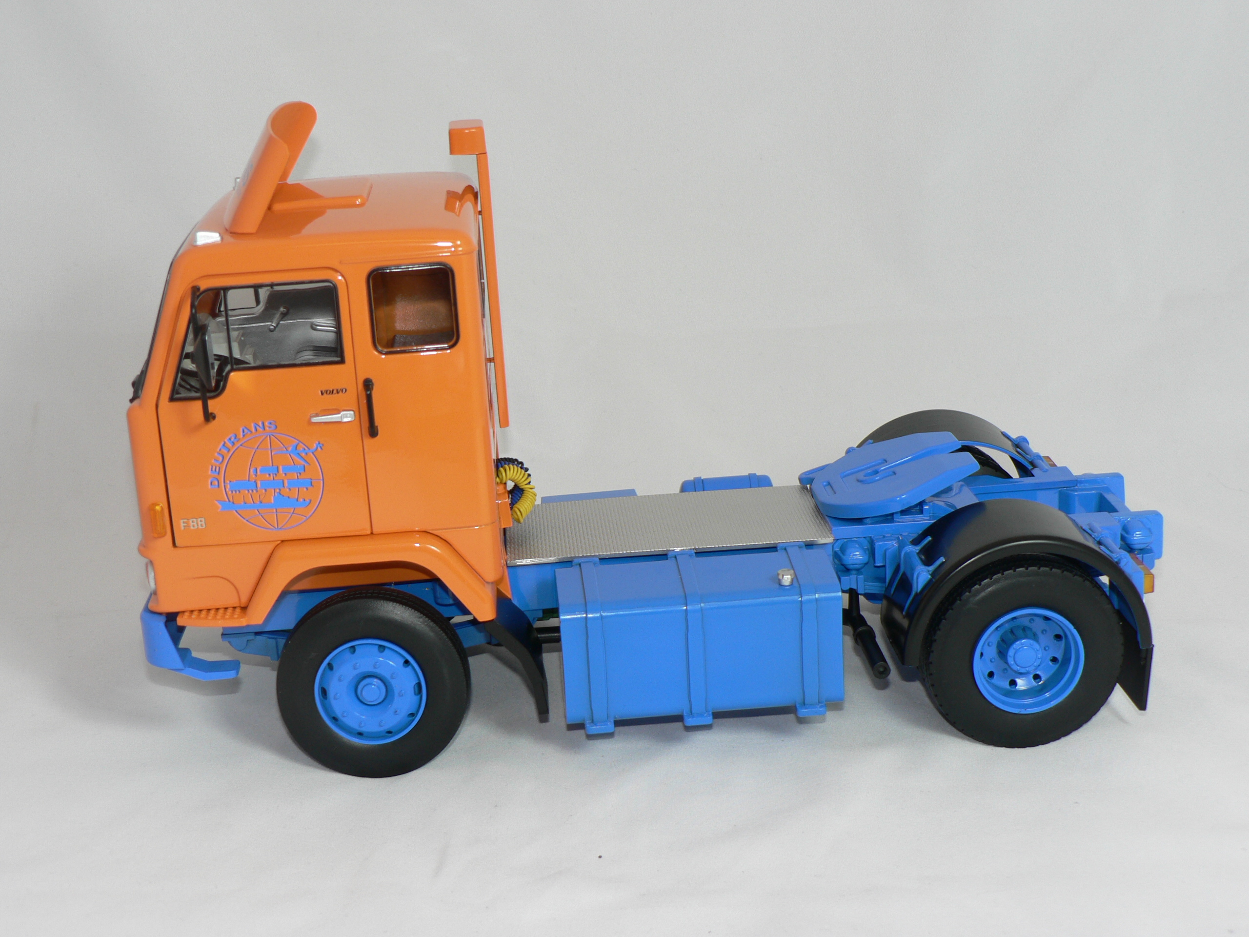 Volvo F88  Deutrans  1965   1:18  Road Kings - 4