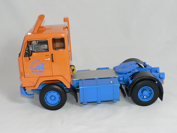 Volvo F88  Deutrans  1965   1:18  Road Kings