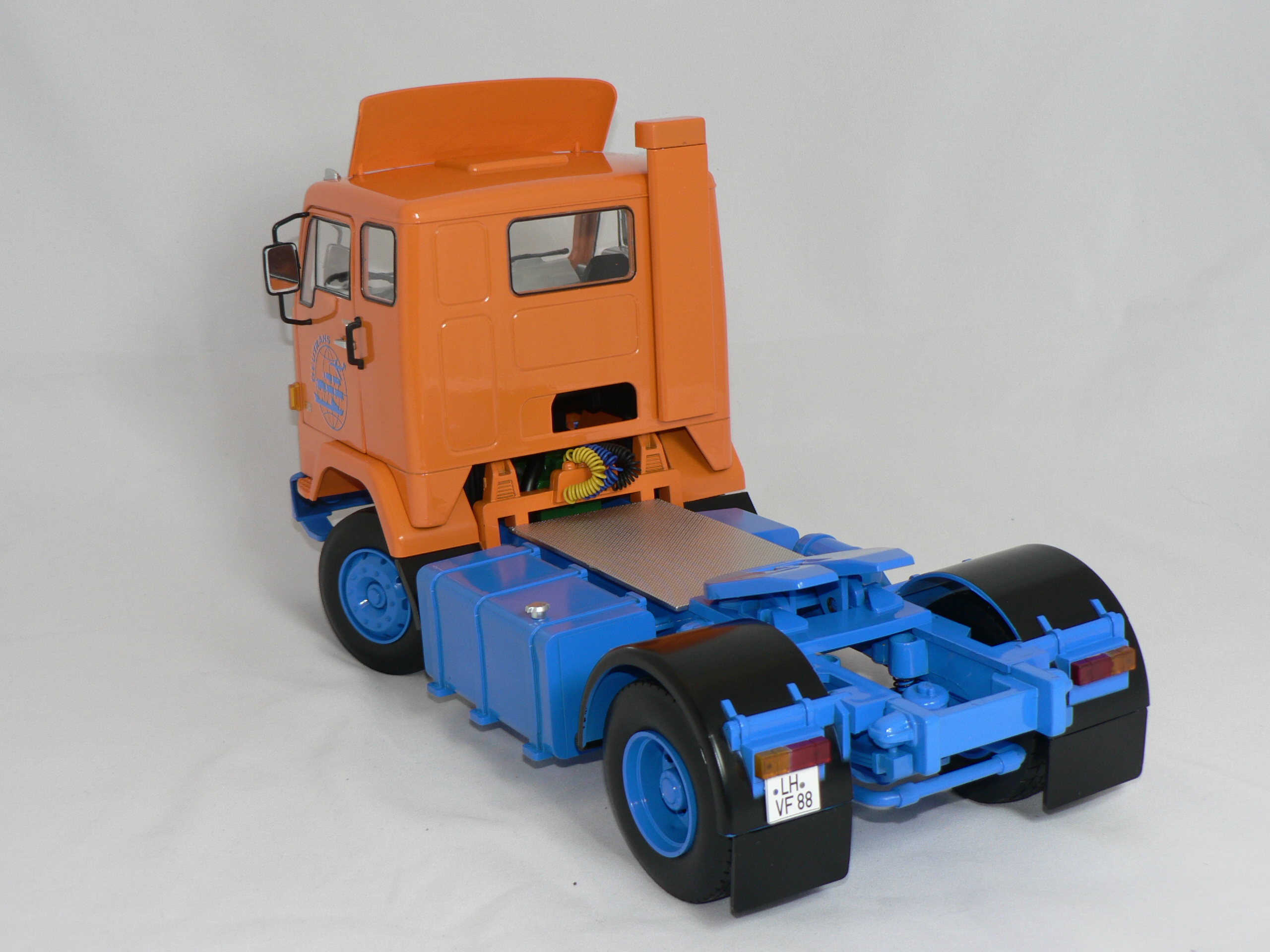 Volvo F88  Deutrans  1965   1:18  Road Kings - 2