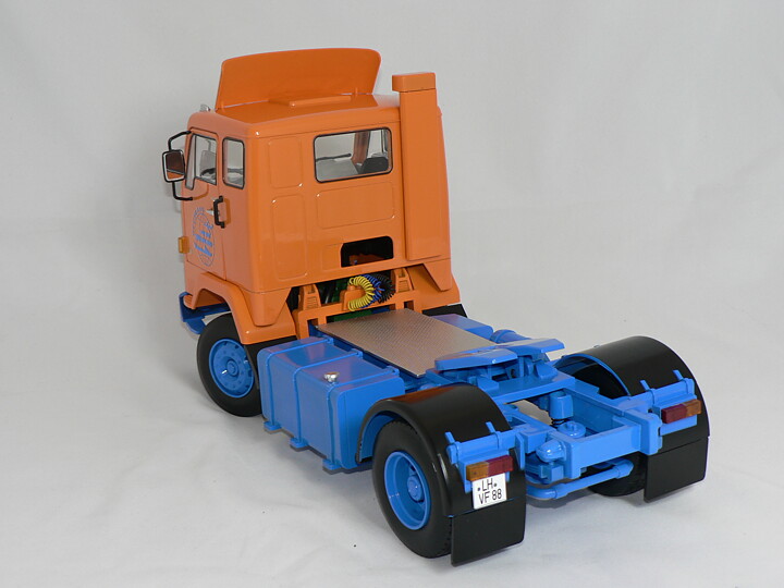 Volvo F88  Deutrans  1965   1:18  Road Kings