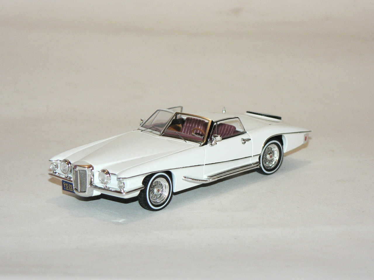 Stutz Blackhawk Convertible   1:43  Ixo Premium X