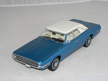 Ford Thunderbird 4-Door Landau -1968 (Inget Öppningsbart)   1:18   Bos Models