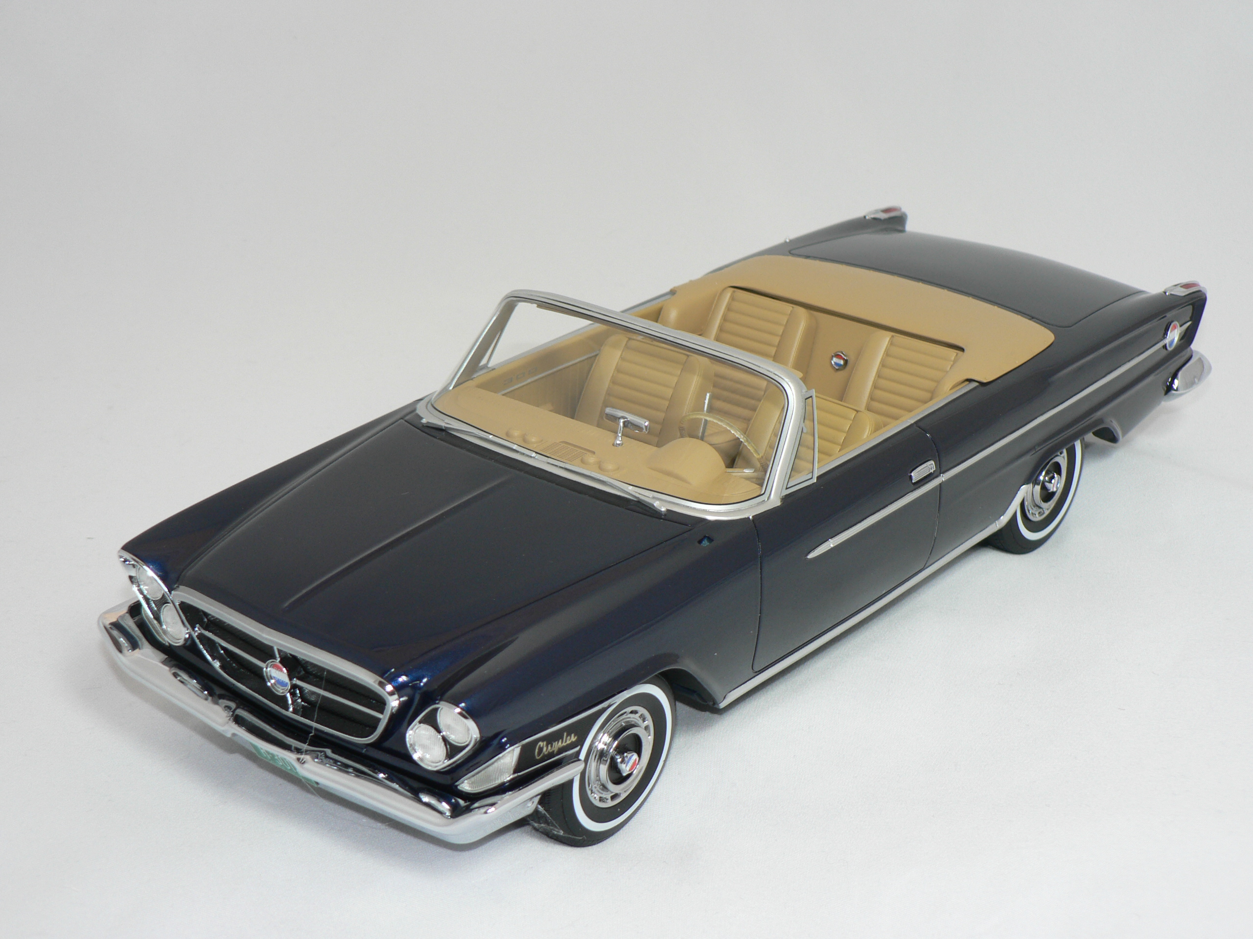 Chrysler 300H 2-Door Convertible -1962 (INGET ÖPPNINGSBART) Limited Edition 1 of 504pce   1:18   Bos Models