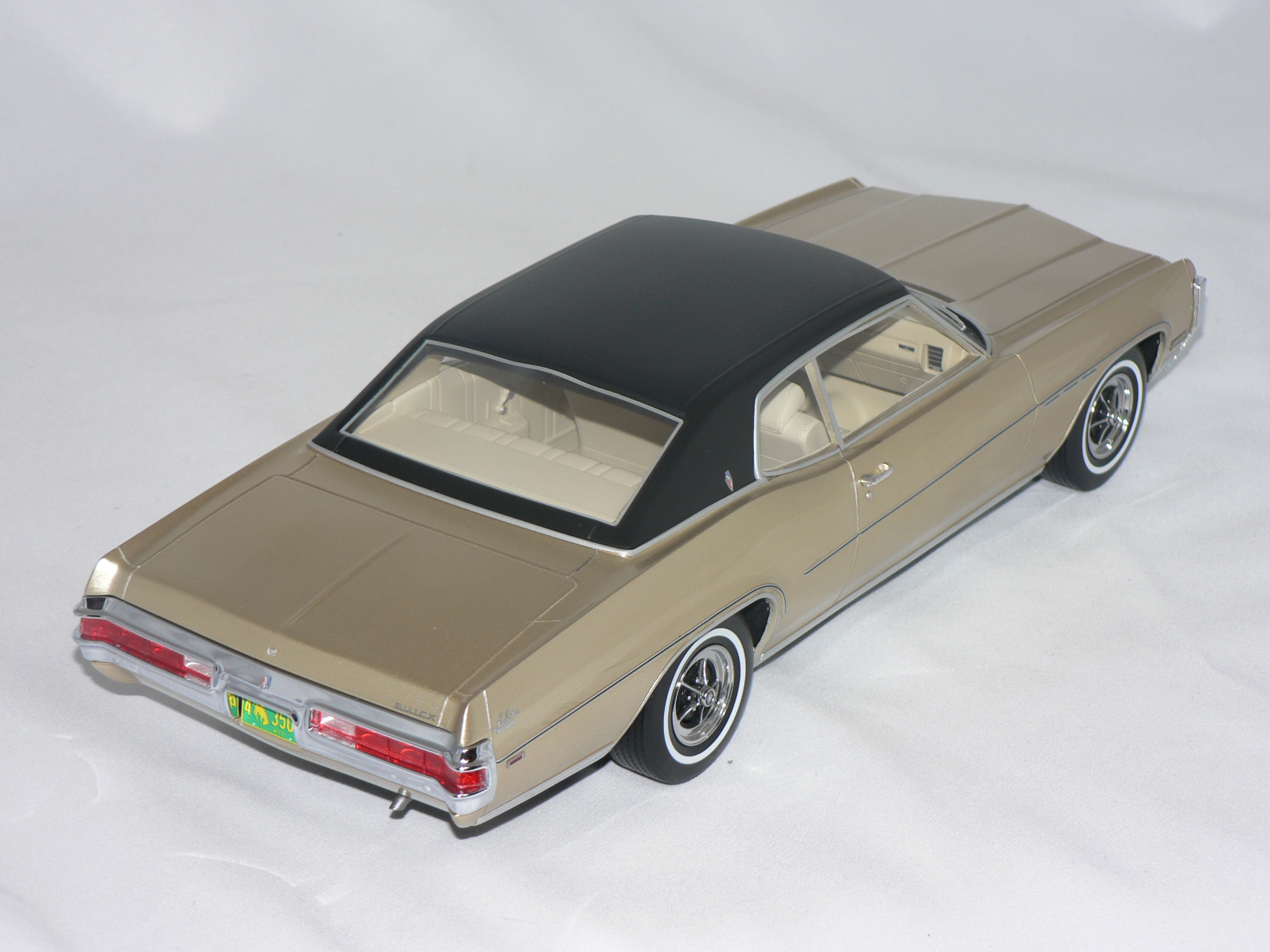 Buick LeSabre Custom Sport Coupe -1970 (INGET ÖPPNINGSBART)   1:18   Bos Models - 2