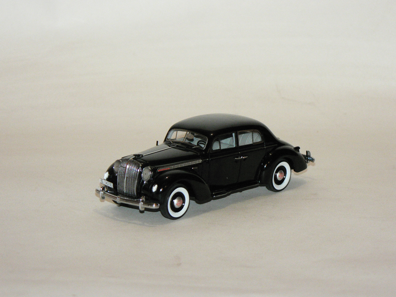 Opel Admirale Saloon Version1 -1938  1:43 Neo