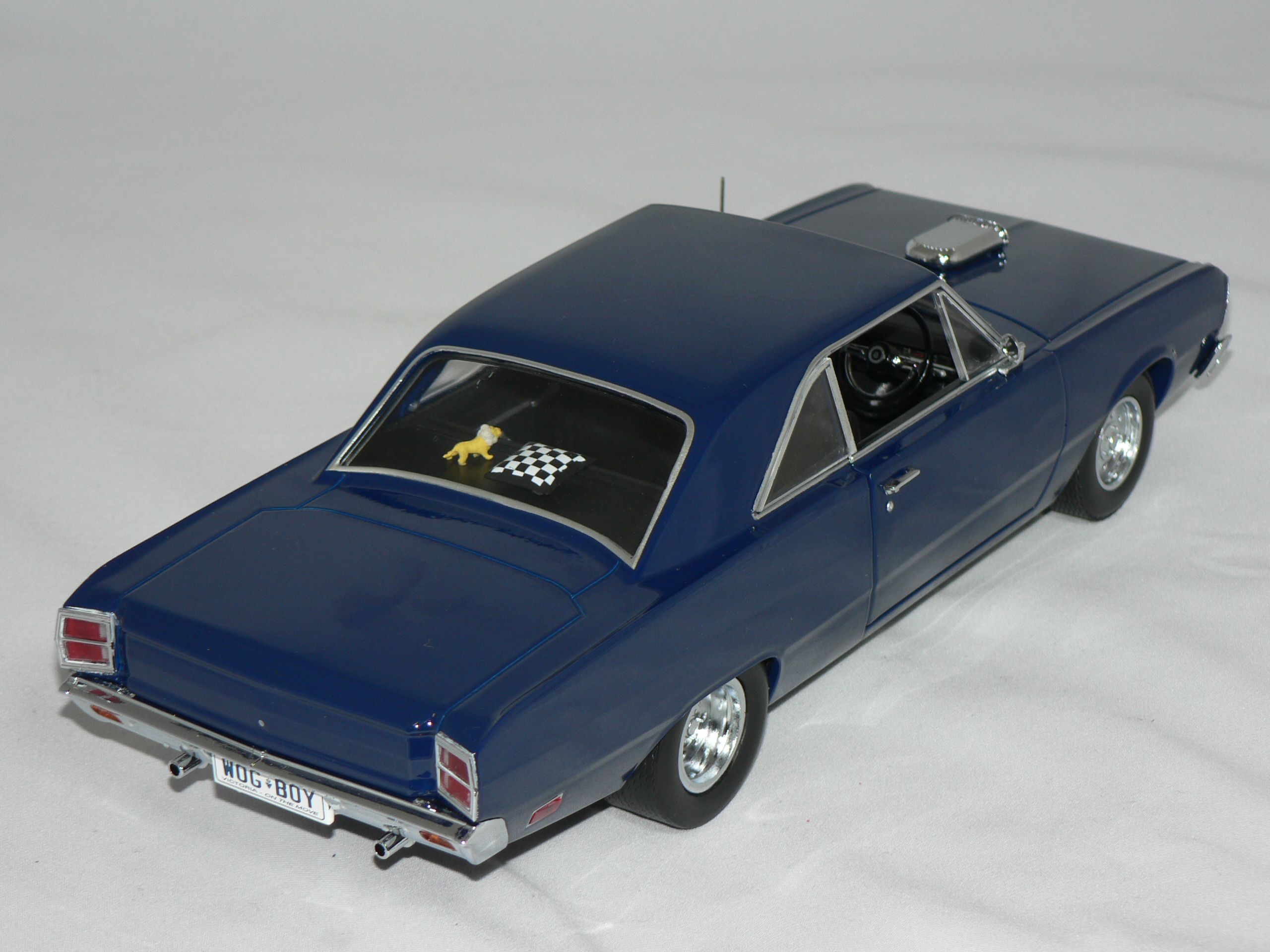 Chrysler Valiant VF -1969 (The Wog Boy)  1:18 Greenlight - 2