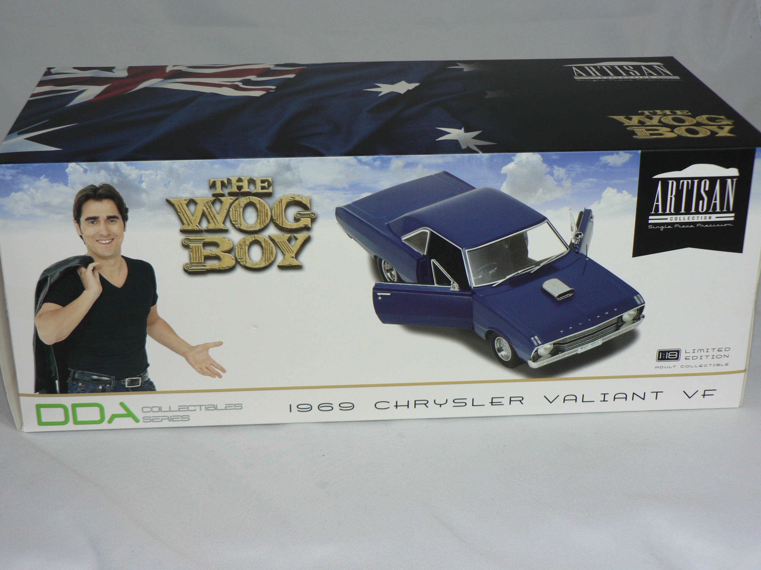 Chrysler Valiant VF -1969 (The Wog Boy)  1:18 Greenlight - 4