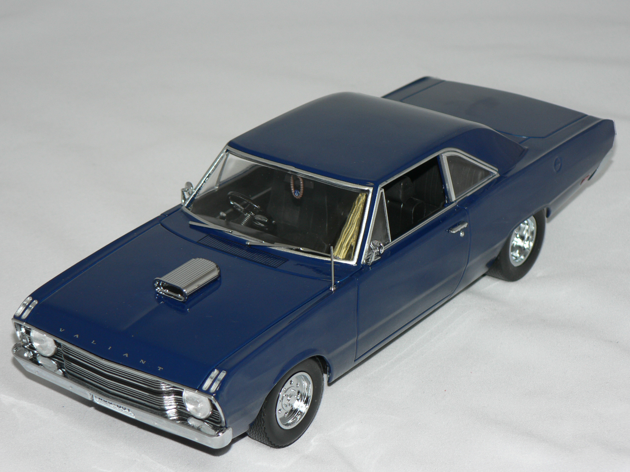 Chrysler Valiant VF -1969 (The Wog Boy)  1:18 Greenlight