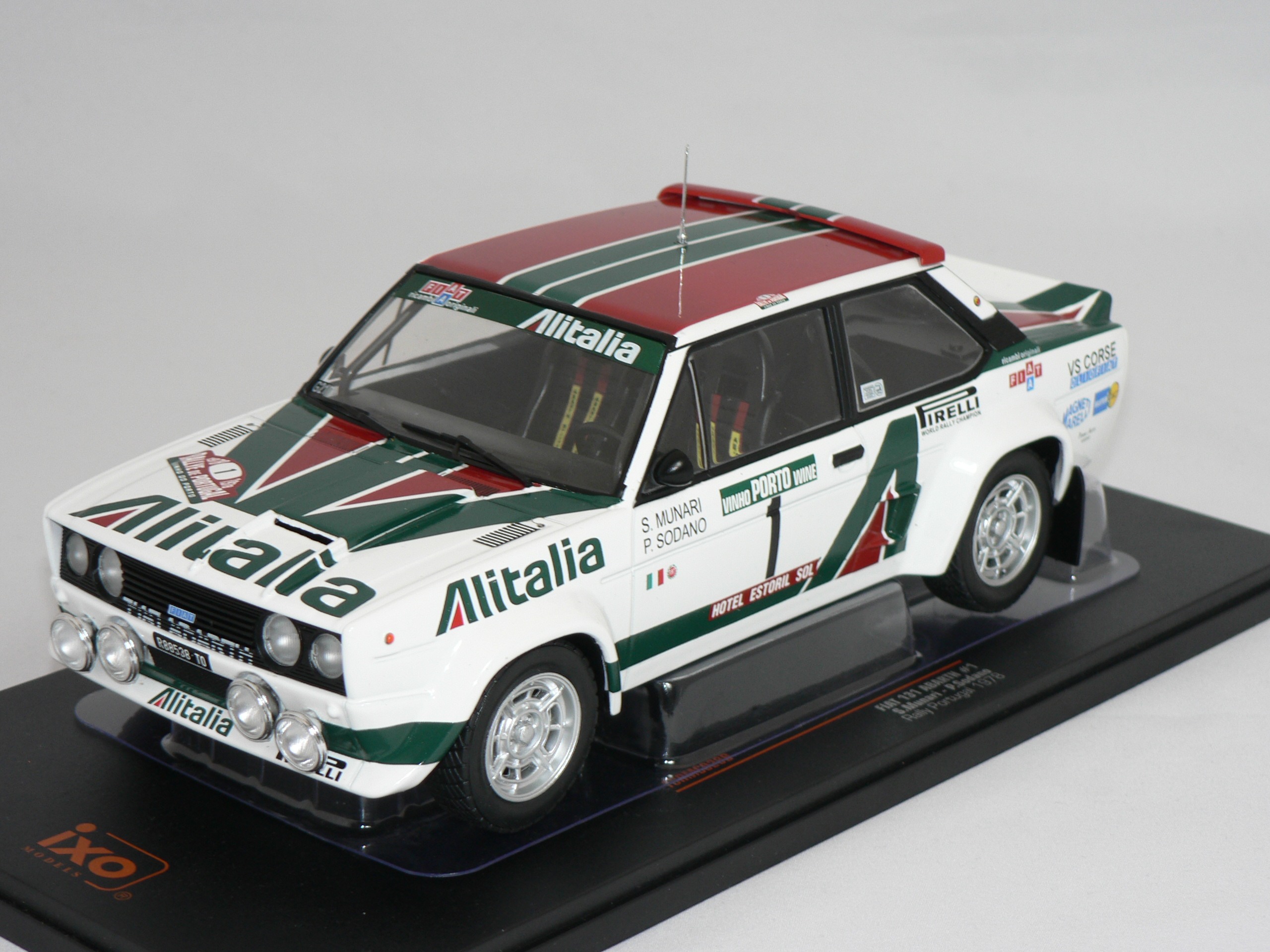 Fiat 131 Abarth #1 (RALLY PORTUGAL 1978) S. Munari-P. Sodano (INGET ÖPPNINGSBART)  1:18  Ixo