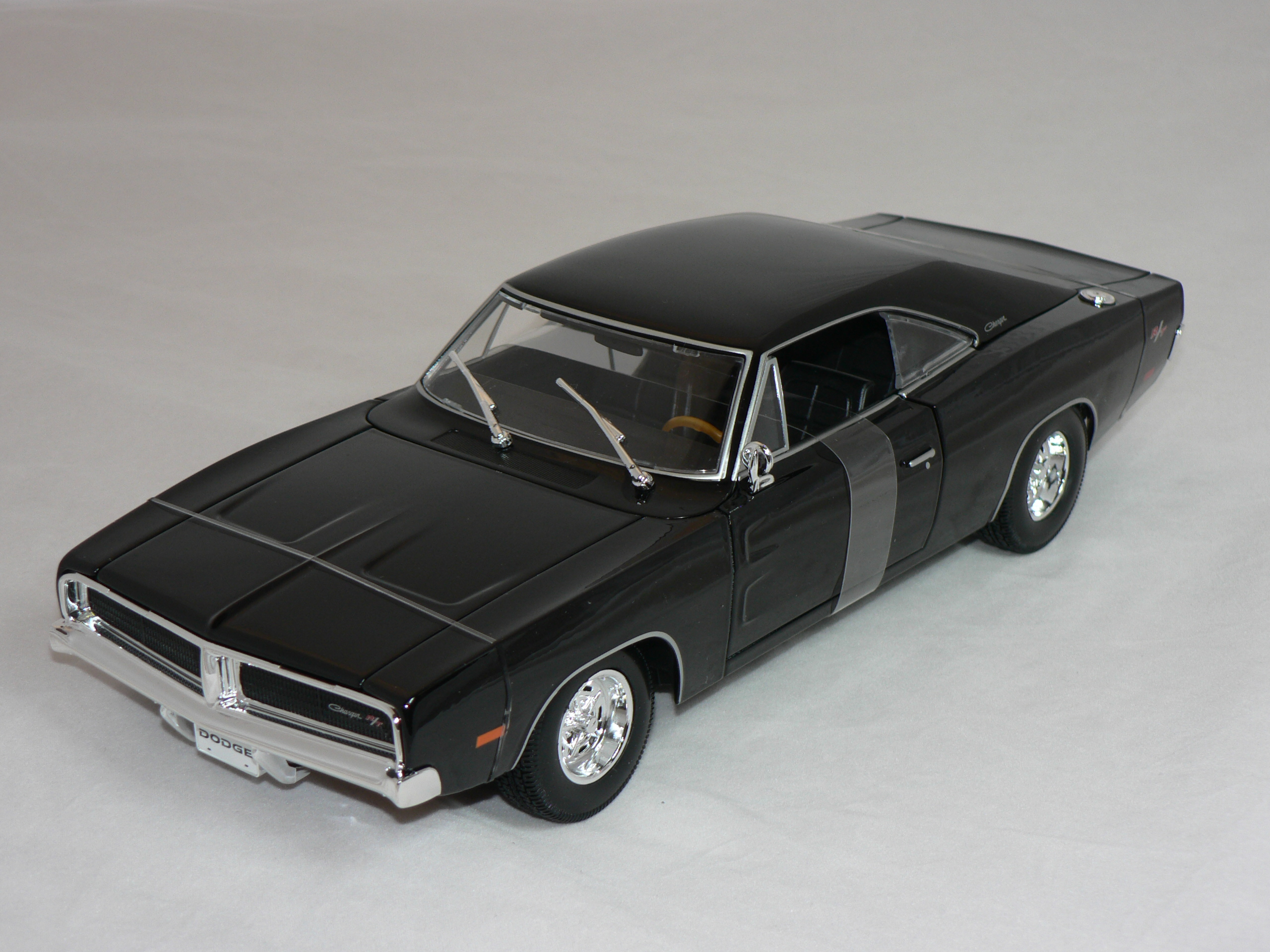 Dodge Charger R/T  -1969  1:18  Maisto