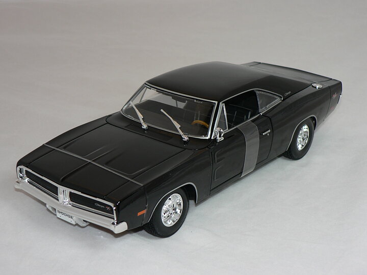 Dodge Charger R/T  -1969  1:18  Maisto