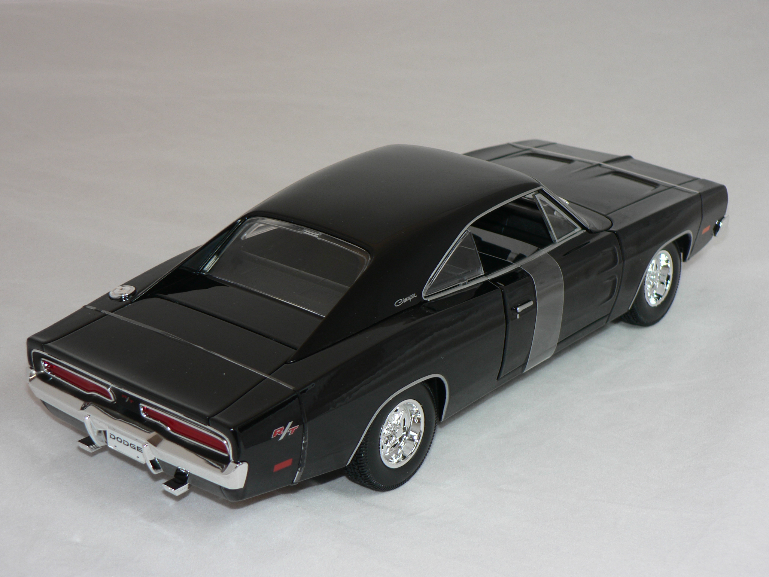Dodge Charger R/T  -1969  1:18  Maisto - 2