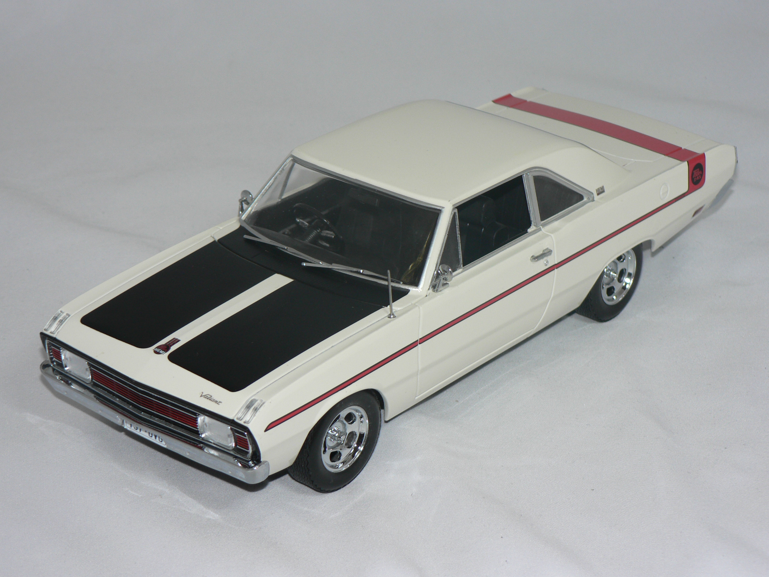 Chrysler Valiant VG -1970 1:18 Greenlight