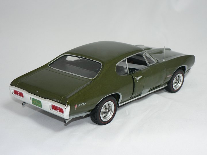 Pontiac GTO -1968 (CLASS OF 68) 50th ANNIVERSARY (LIMITED EDITION 1 of 1002pcs  1:18  Ertl/Auto World