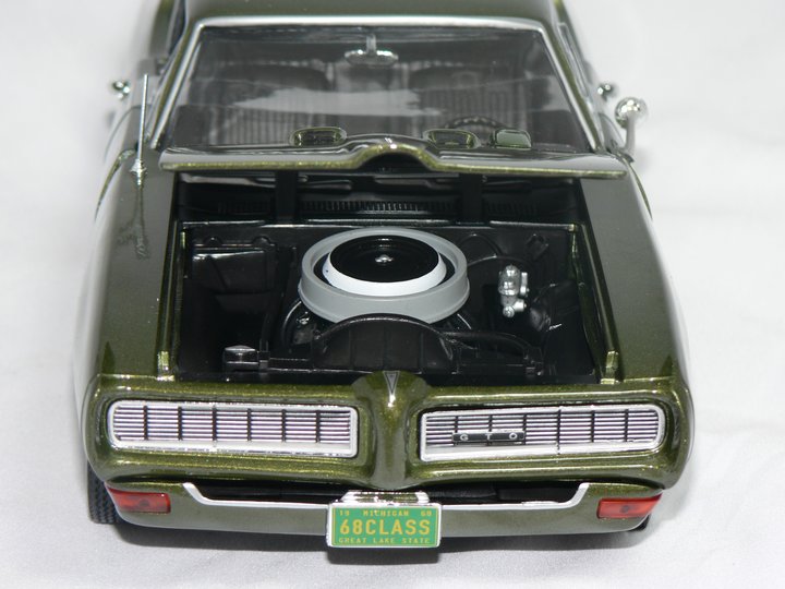 Pontiac GTO -1968 (CLASS OF 68) 50th ANNIVERSARY (LIMITED EDITION 1 of 1002pcs  1:18  Ertl/Auto World