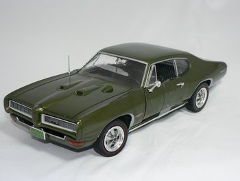 Pontiac GTO -1968 (CLASS OF 68) 50th ANNIVERSARY (LIMITED EDITION 1 of 1002pcs  1:18  Ertl/Auto World