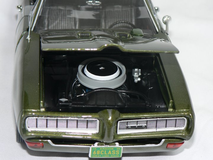 Pontiac GTO -1968 (CLASS OF 68) 50th ANNIVERSARY (LIMITED EDITION 1 of 1002pcs  1:18  Ertl/Auto World