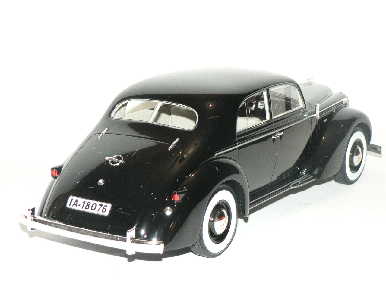 Opel Admiral -1938 (Dörr+Huv går ej öppna) 1000pcs   1:18   Bos Models - 2