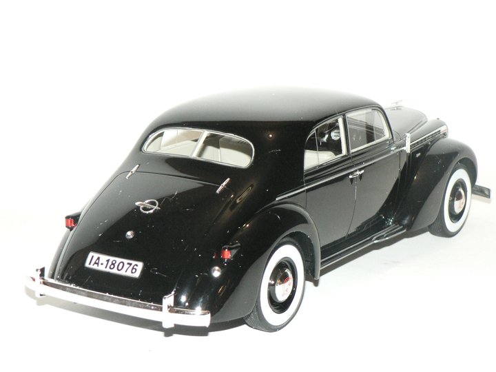 Opel Admiral -1938 (Dörr+Huv går ej öppna) 1000pcs   1:18   Bos Models