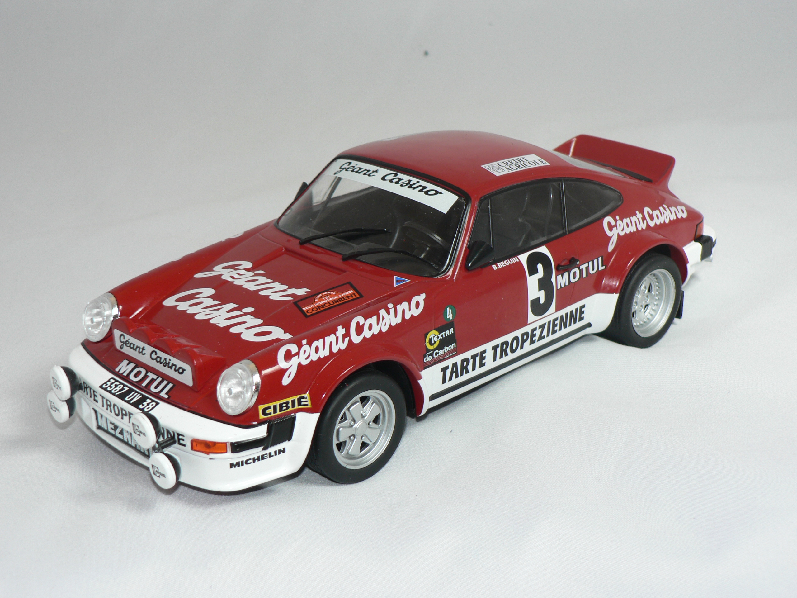 Porsche 911 SC Gr.4 (Rally D`Armor 1979) B.Beguin-J.J. Lenne (INGET ÖPPNINGSBART)  1:18 Solido
