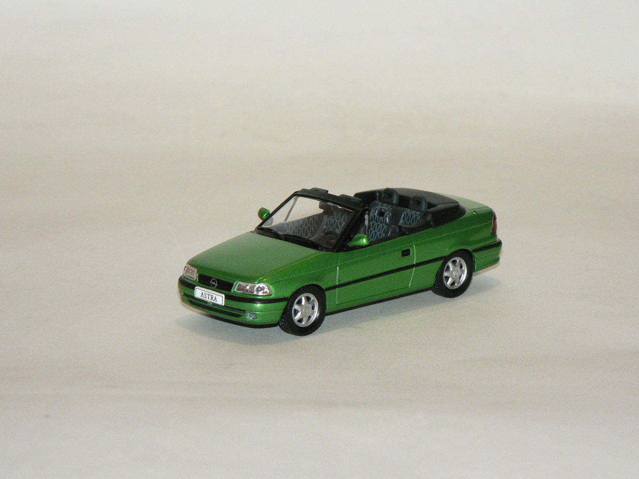 Opel Astra F Cabriolet   1:43  Opel Collection 