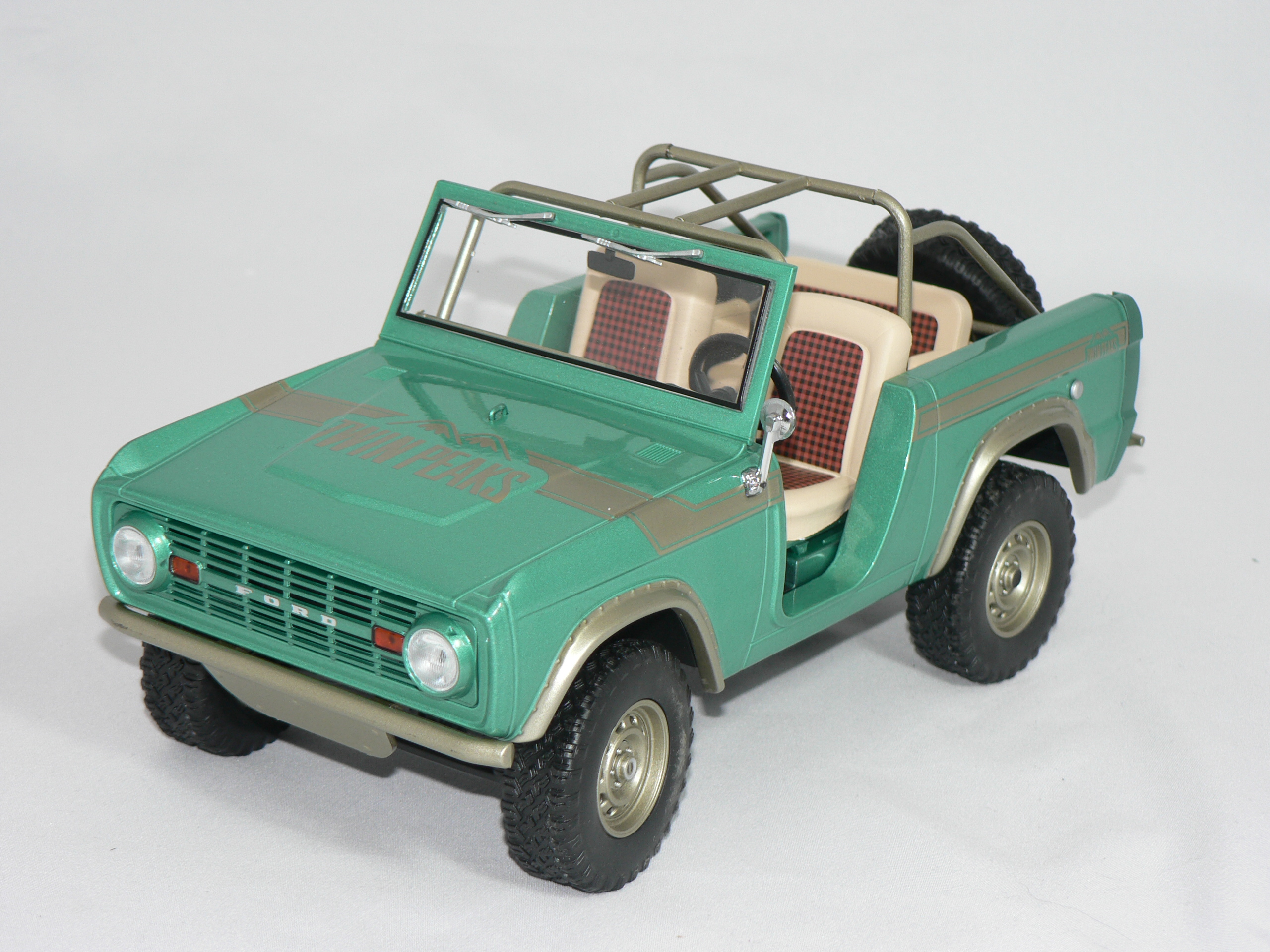 Ford Bronco -1976 "TWIN PEAKS" (GAS MONKEY GARAGE 2012)  1:18 Greenlight