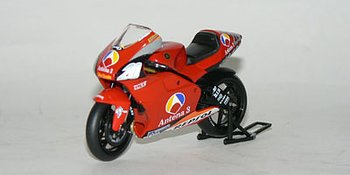 Yamaha YZR 500 "Team D`ANTIN" (P.Riba 2002)  1:24  Ixo