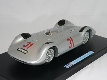 Auto Union Typ C Stromlinie (RACING CAR)  1:18 Revell