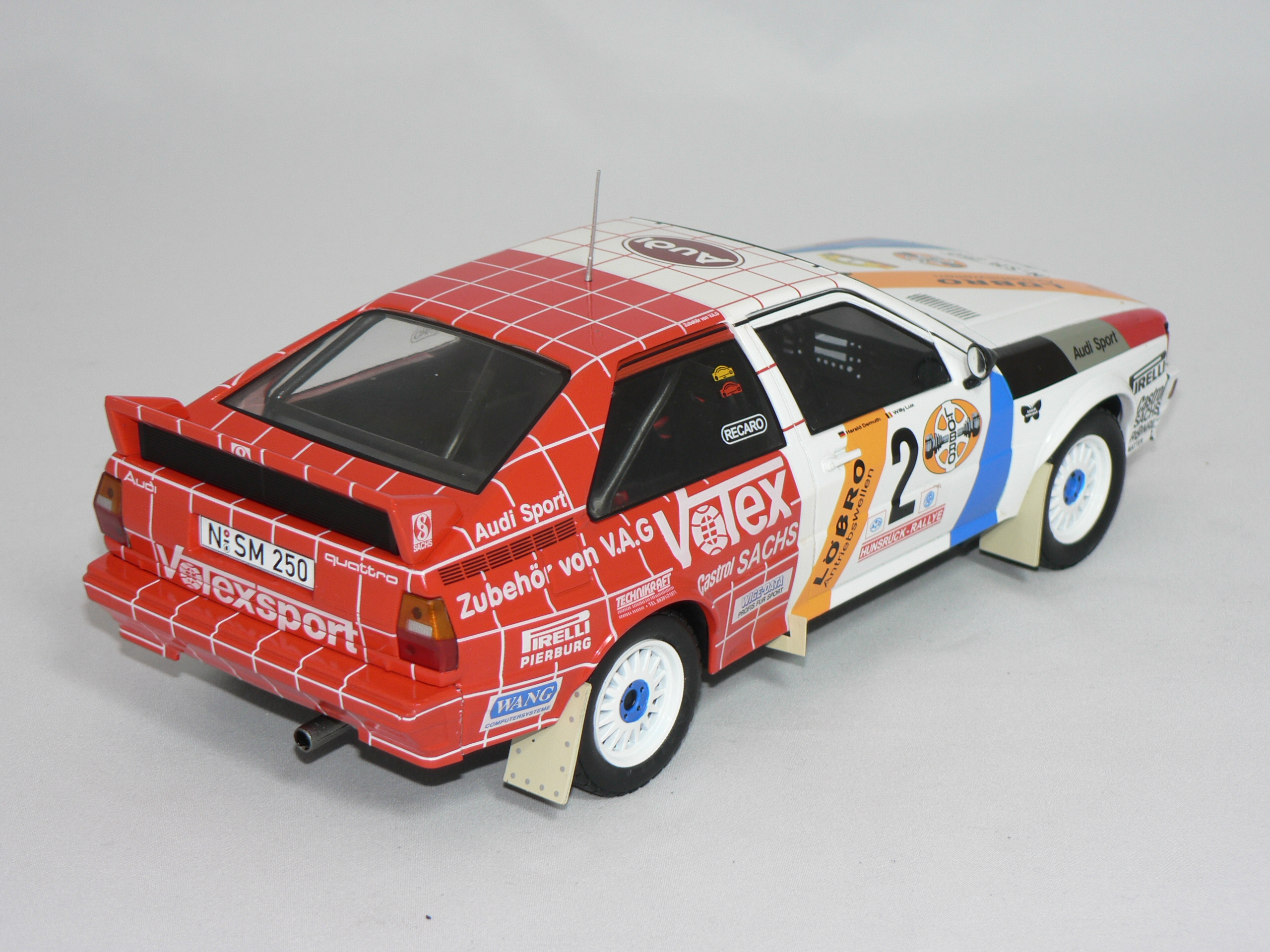 Audi Quattro (HUNSTRUCK RALLY 1984) H.Demuth-W.Lux (INGET ÖPPNINGSBART)  1:18  Ixo - 2
