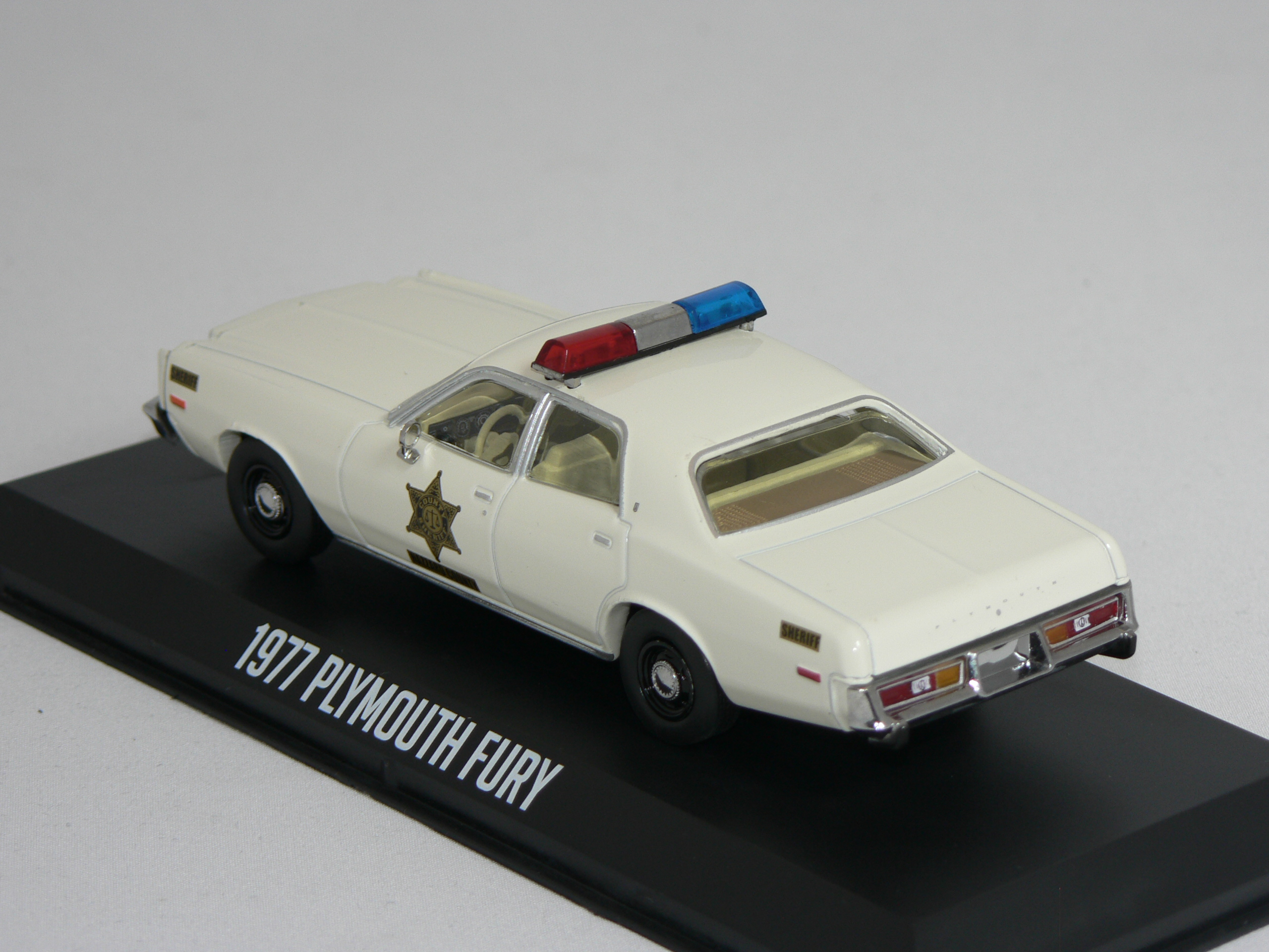 Plymouth Fury -1977 ( POLIS )  1:43  Greenlight - 2
