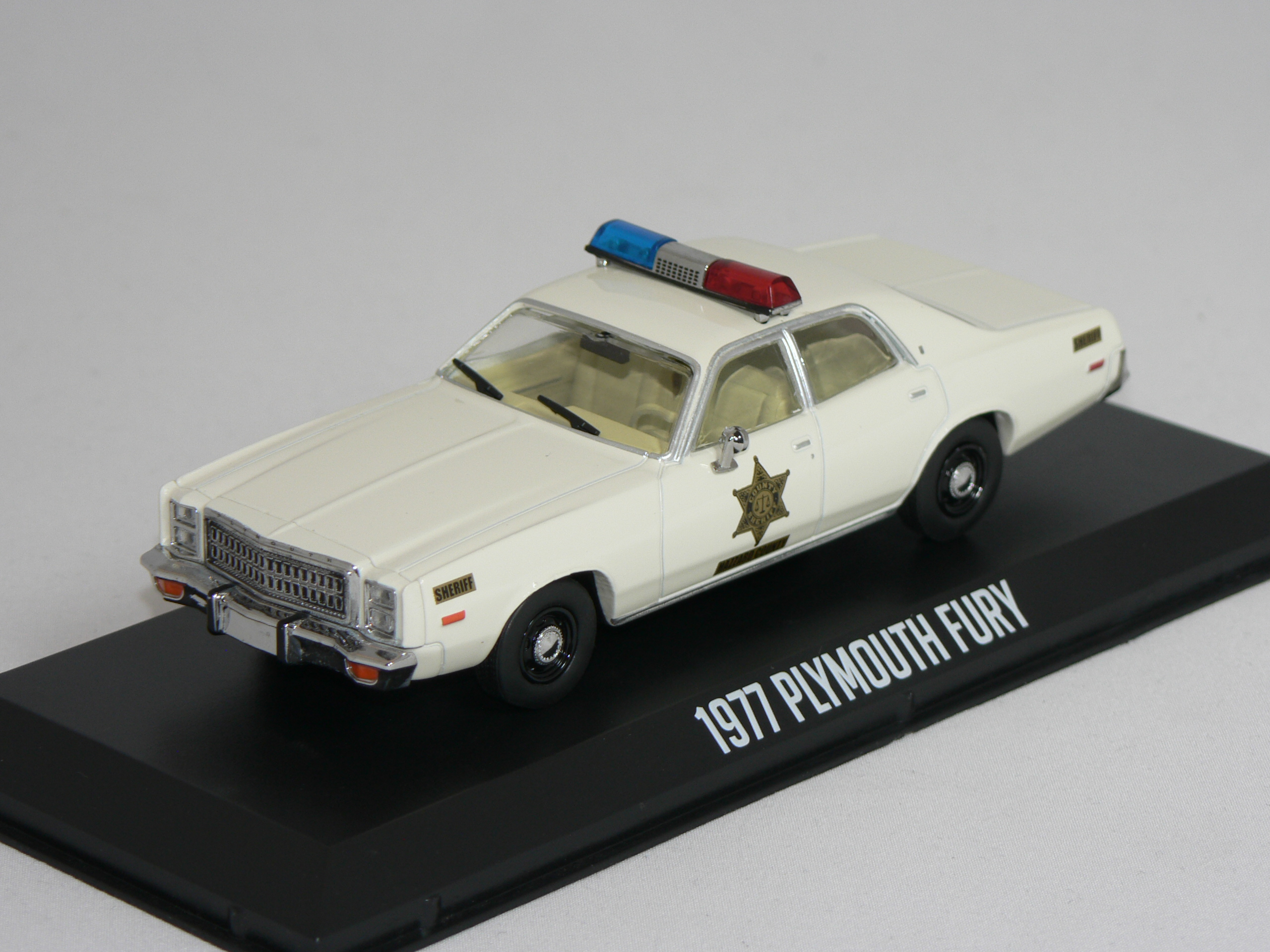 Plymouth Fury -1977 ( POLIS )  1:43  Greenlight