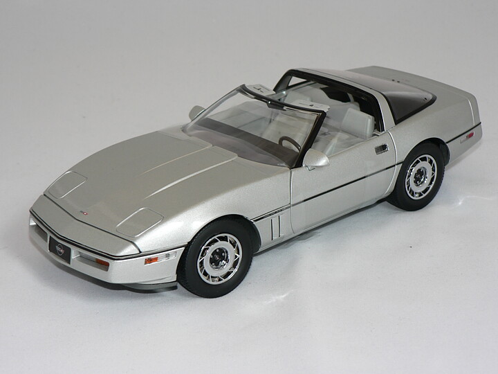 Chevrolet Corvette C4 -1984   1:18 Greenlight